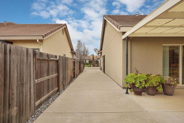 954 Stampede Trl, Galt, CA 95632