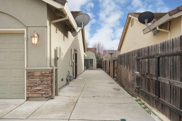 954 Stampede Trl, Galt, CA 95632