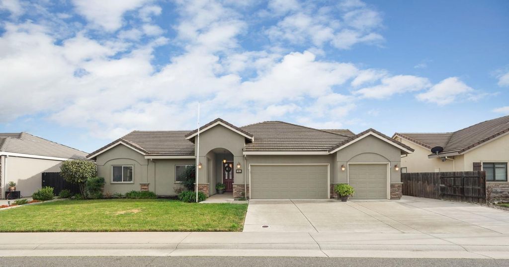 954 Stampede Trl, Galt, CA 95632