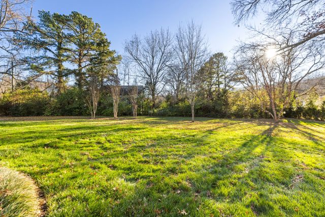 1209 Tyne Blvd, Nashville, TN 37215