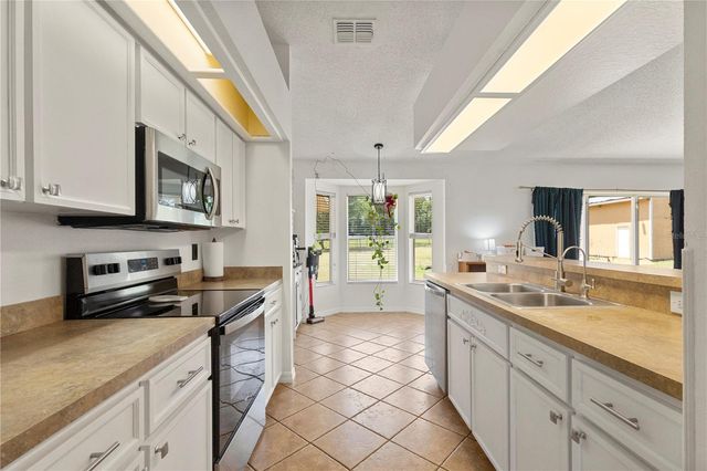 9917 NELSON ROAD, Dade City, FL 33525