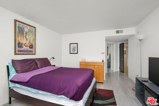 1942 Grace Avenue 217, Los Angeles, CA 90068