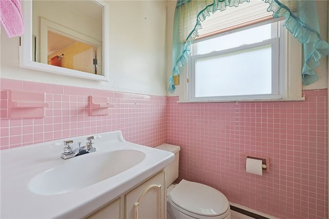 32 Brookfarm Road, North Providence, RI 02904