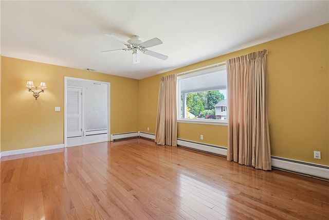 32 Brookfarm Road, North Providence, RI 02904