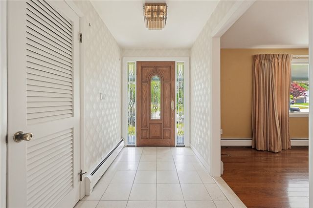 32 Brookfarm Road, North Providence, RI 02904