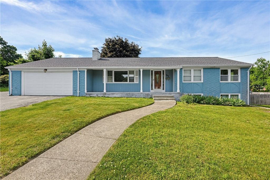 32 Brookfarm Road, North Providence, RI 02904