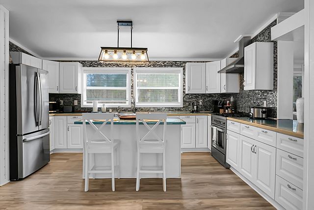 220 Albacore Road, Bonneau, SC 29431