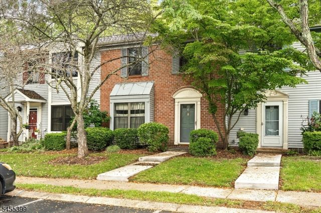 4 Pear Tree Ln, Franklin Twp., NJ 08823