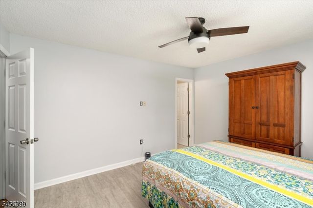 4 Pear Tree Ln, Franklin Twp., NJ 08823