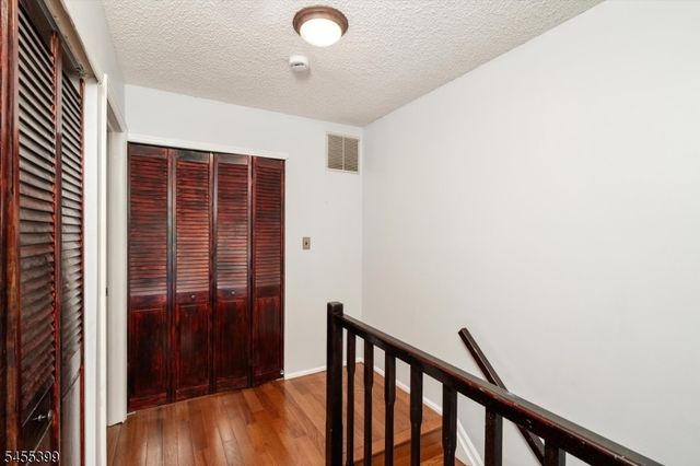4 Pear Tree Ln, Franklin Twp., NJ 08823