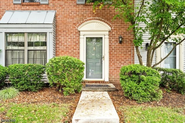 4 Pear Tree Ln, Franklin Twp., NJ 08823