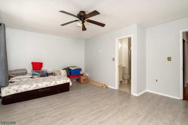 4 Pear Tree Ln, Franklin Twp., NJ 08823