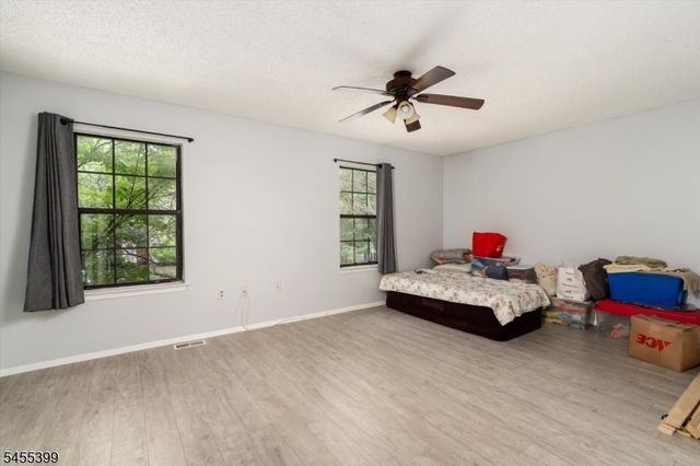 4 Pear Tree Ln, Franklin Twp., NJ 08823