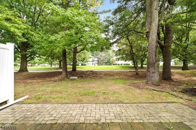 4 Pear Tree Ln, Franklin Twp., NJ 08823