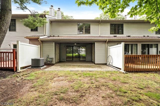 4 Pear Tree Ln, Franklin Twp., NJ 08823