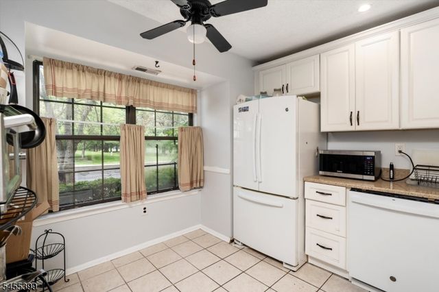 4 Pear Tree Ln, Franklin Twp., NJ 08823