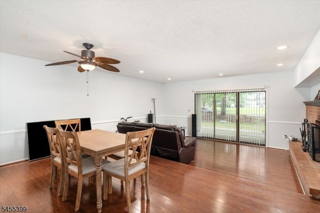 4 Pear Tree Ln, Franklin Twp., NJ 08823