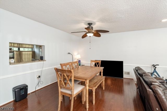 4 Pear Tree Ln, Franklin Twp., NJ 08823