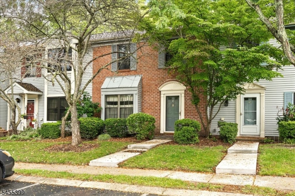 4 Pear Tree Ln, Franklin Twp., NJ 08823 — photo 2