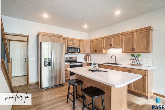 2404 E Jetty Pl Place, Sioux Falls, SD 57108