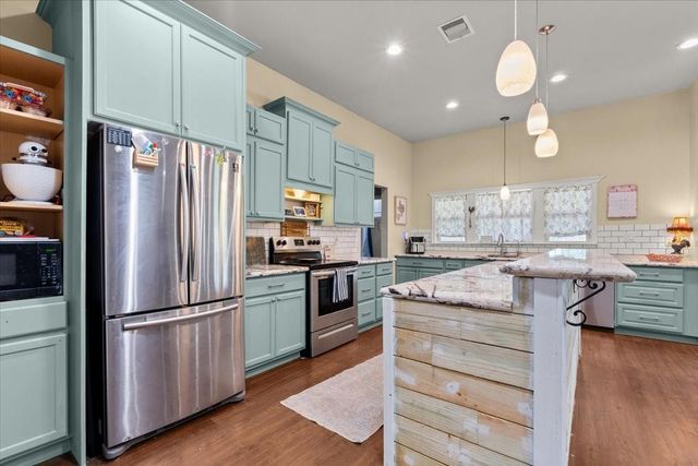122 County Road 5019, Cleveland, TX 77327