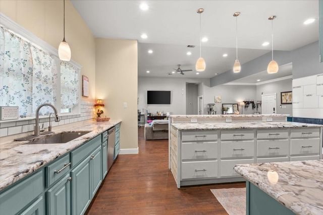 122 County Road 5019, Cleveland, TX 77327