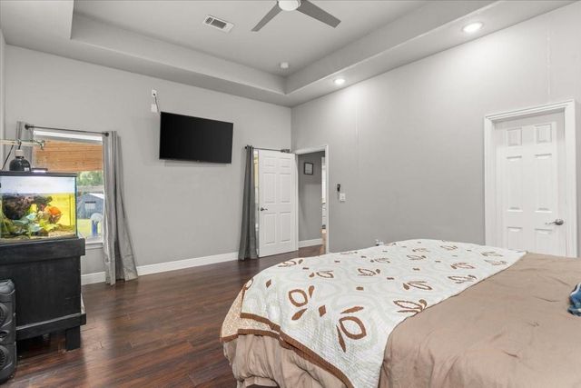 122 County Road 5019, Cleveland, TX 77327
