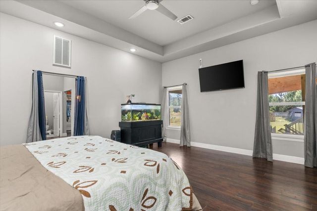 122 County Road 5019, Cleveland, TX 77327