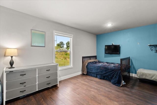 122 County Road 5019, Cleveland, TX 77327