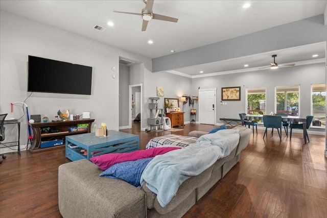 122 County Road 5019, Cleveland, TX 77327