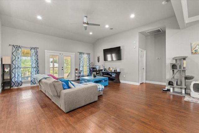 122 County Road 5019, Cleveland, TX 77327