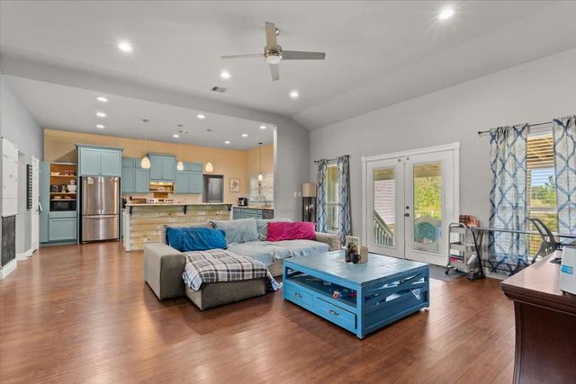 122 County Road 5019, Cleveland, TX 77327