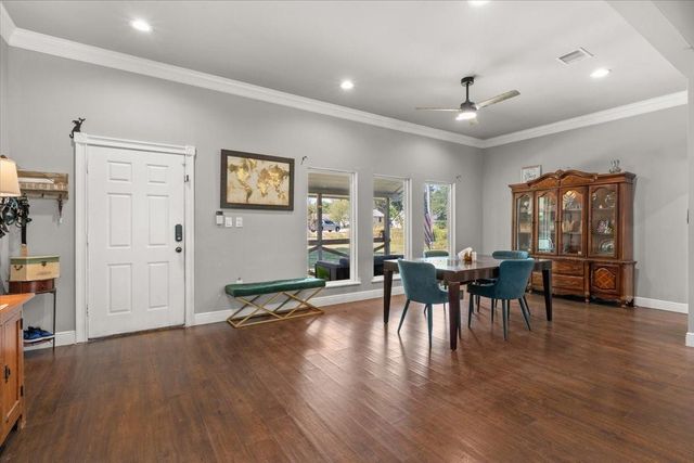 122 County Road 5019, Cleveland, TX 77327