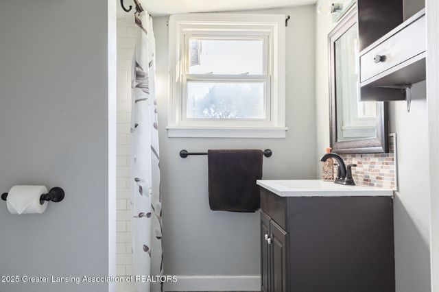 16653 Jerry Road, Lansing, MI 48906