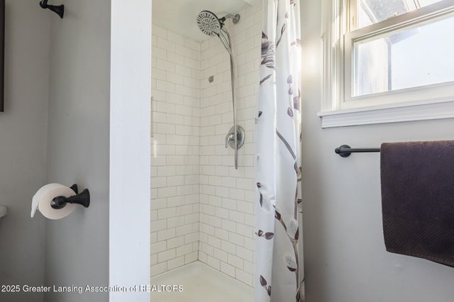 16653 Jerry Road, Lansing, MI 48906