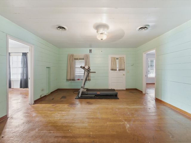 901 S College Avenue, Decatur, TX 76234