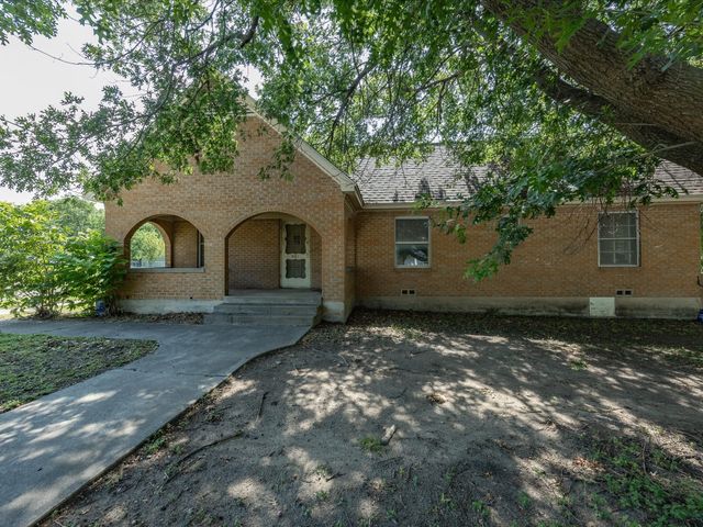 901 S College Avenue, Decatur, TX 76234