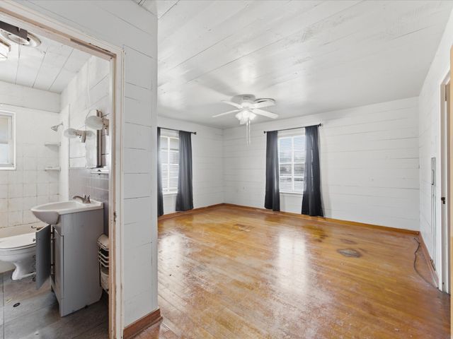 901 S College Avenue, Decatur, TX 76234