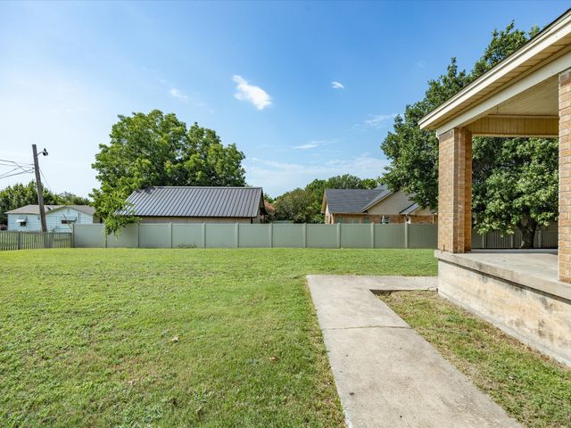 901 S College Avenue, Decatur, TX 76234
