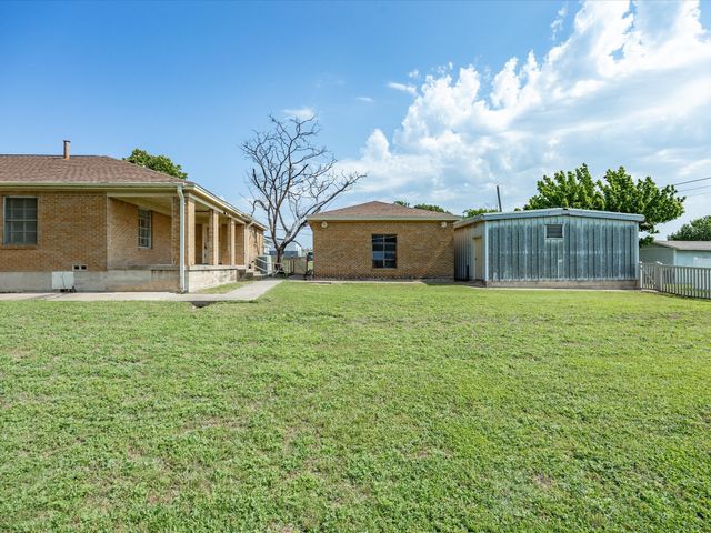 901 S College Avenue, Decatur, TX 76234