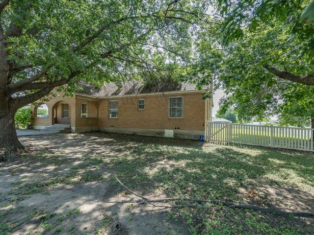 901 S College Avenue, Decatur, TX 76234
