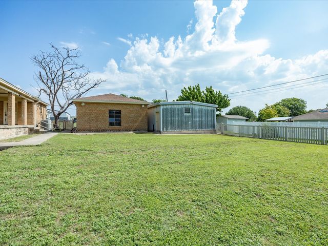 901 S College Avenue, Decatur, TX 76234