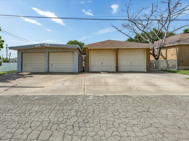 901 S College Avenue, Decatur, TX 76234