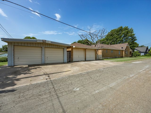 901 S College Avenue, Decatur, TX 76234