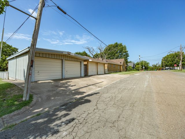 901 S College Avenue, Decatur, TX 76234
