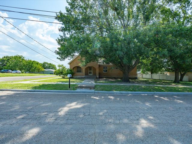 901 S College Avenue, Decatur, TX 76234