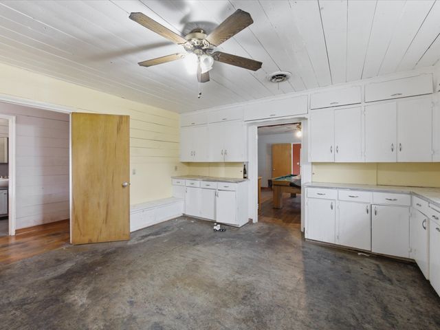 901 S College Avenue, Decatur, TX 76234