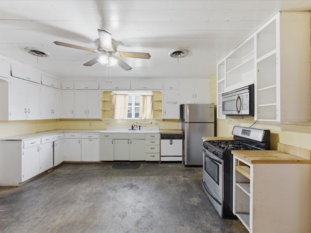 901 S College Avenue, Decatur, TX 76234