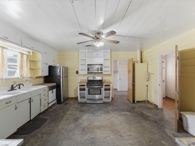 901 S College Avenue, Decatur, TX 76234