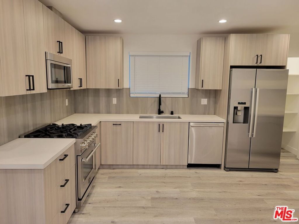 Image 1 of property listing at 11565 Iowa Ave, Los Angeles, CA 90025